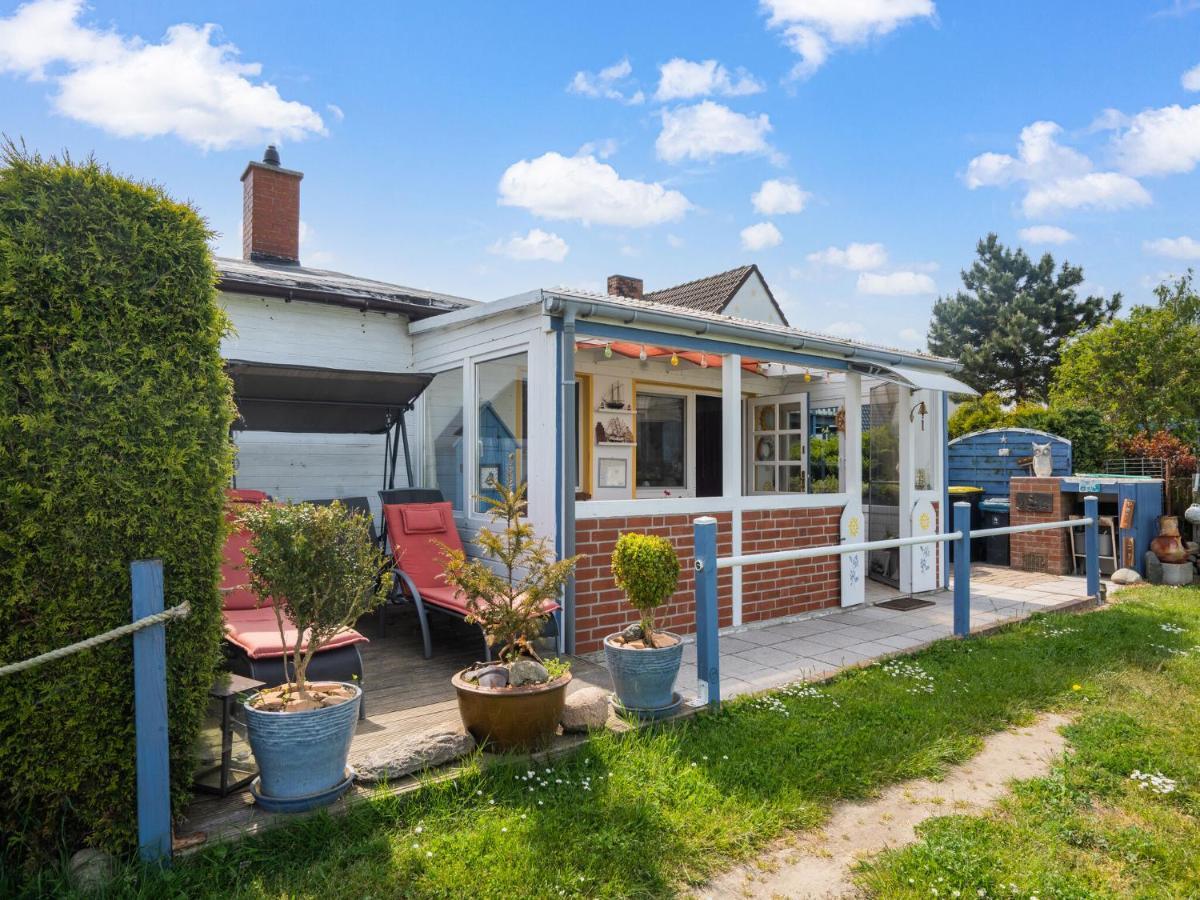 Beautiful Bungalow In Poel Near The Beach Fahrdorf  Kültér fotó